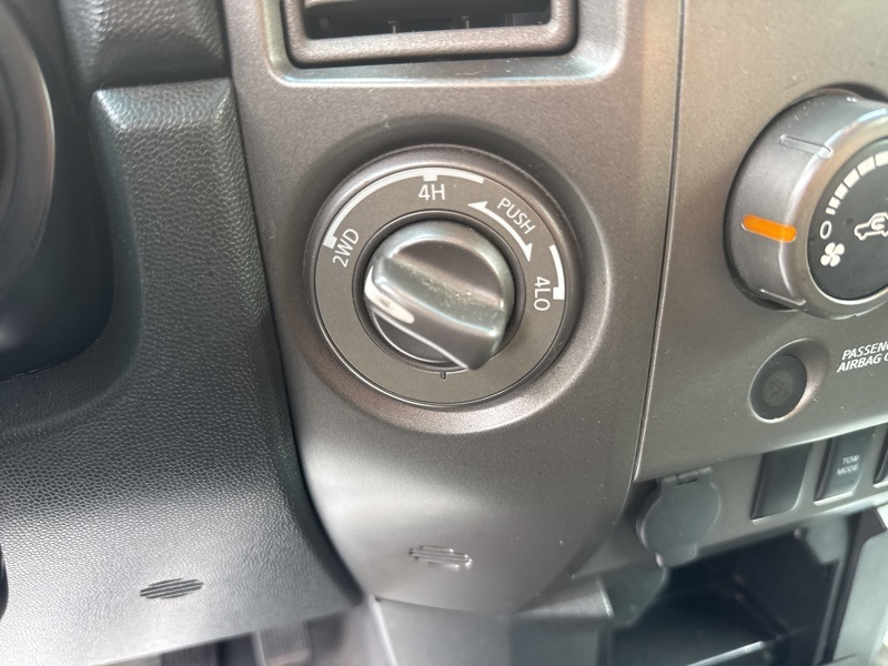 2011 Nissan Titan S Crew Cab photo 24
