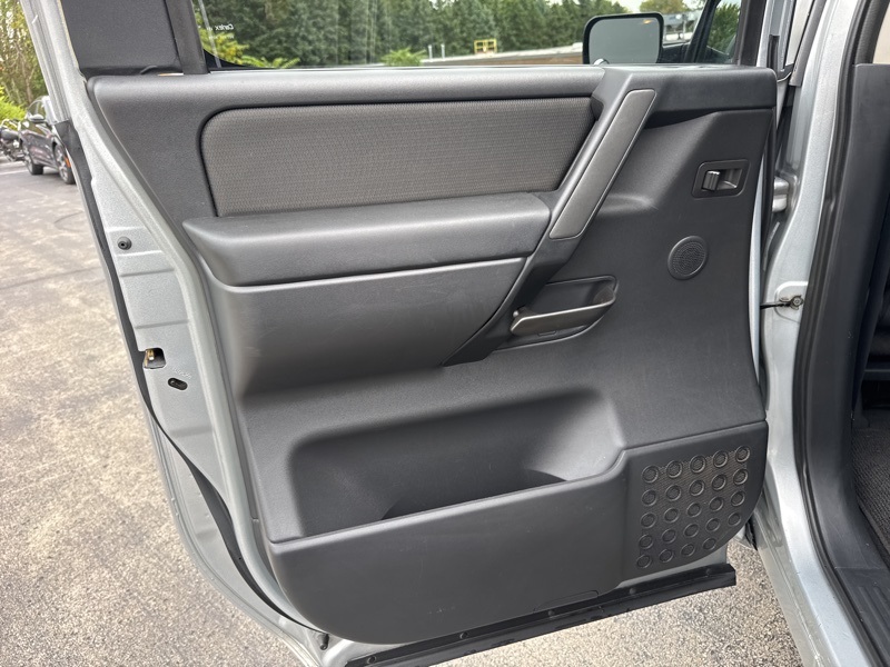 2011 Nissan Titan S Crew Cab photo 26