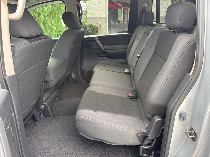 2011 Nissan Titan S Crew Cab photo 27