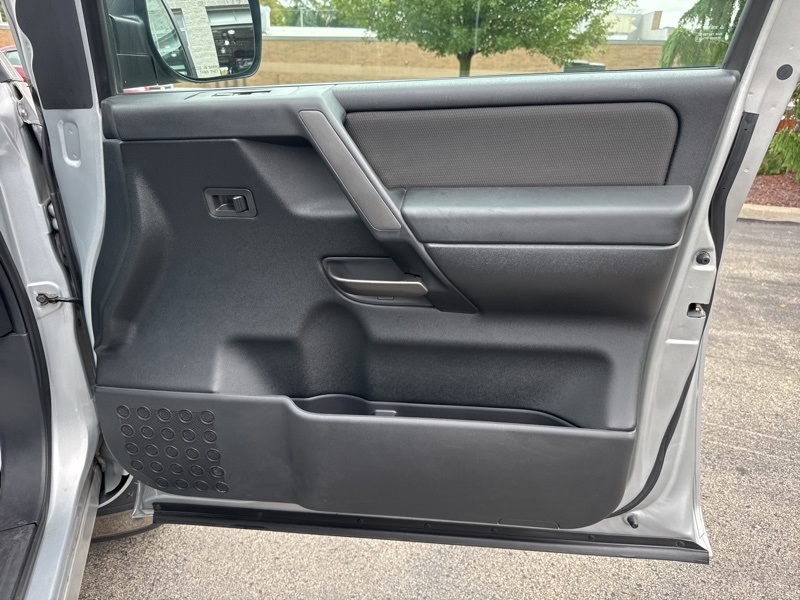 2011 Nissan Titan S Crew Cab photo 30