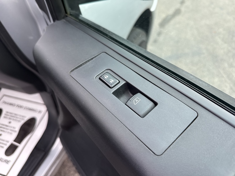 2011 Nissan Titan S Crew Cab photo 31