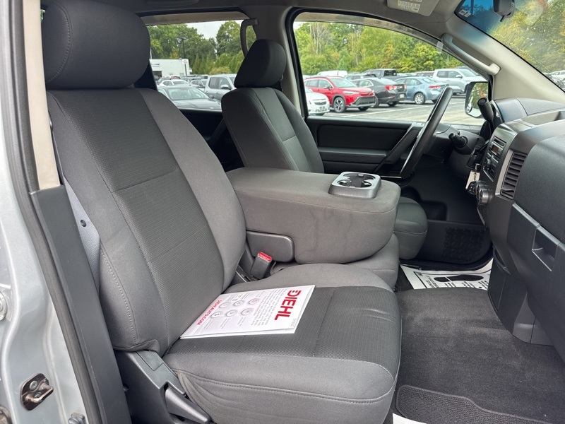 2011 Nissan Titan S Crew Cab photo 32