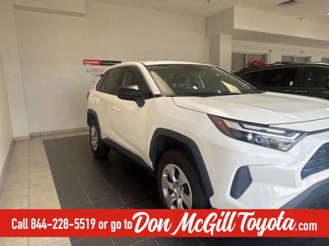 2023 Toyota RAV4 LE photo 2