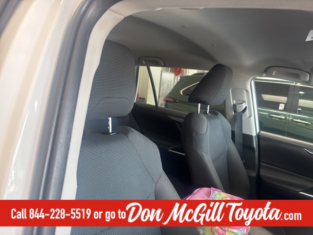 2023 Toyota RAV4 LE photo 4