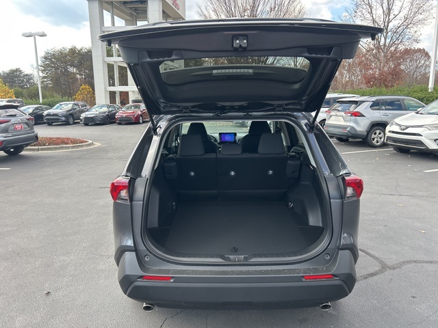 2025 Toyota RAV4 LE photo 4