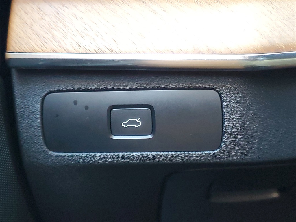 used 2023 Volvo XC90 car, priced at $36,595