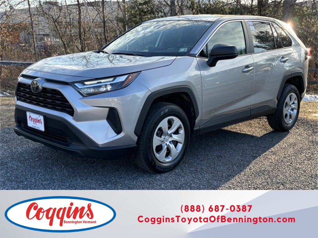2023 Toyota RAV4 LE's photo