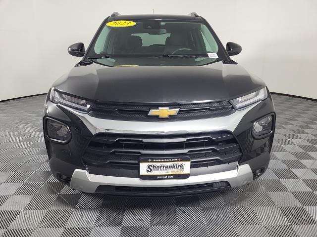 2023 Chevrolet Trailblazer LT photo 2