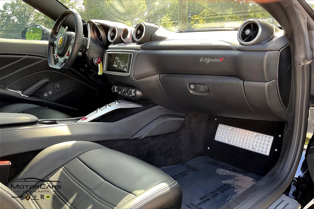 2016 Nero Daytona Ferrari California T RWD Convertible