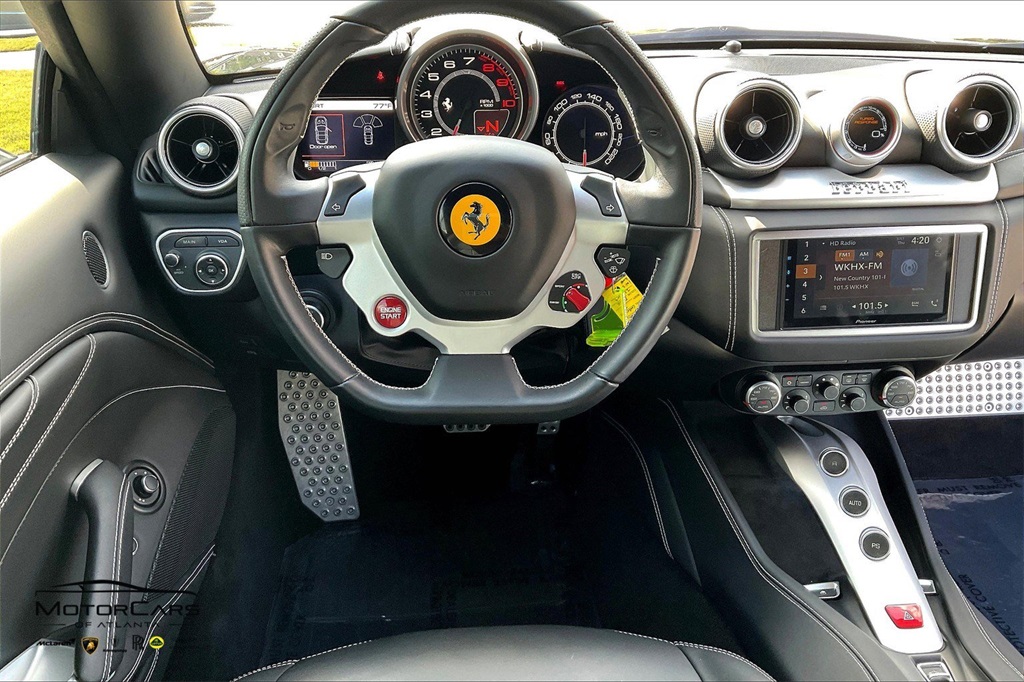 2016 Nero Daytona Ferrari California T RWD Convertible