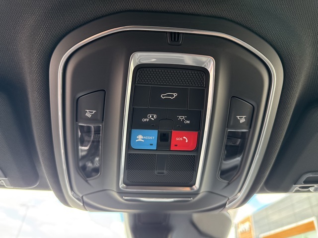 2025 Jeep Grand Cherokee Altitude photo 24