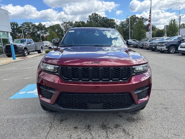 2025 Jeep Grand Cherokee Altitude photo 2