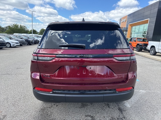 2025 Jeep Grand Cherokee Altitude photo 5