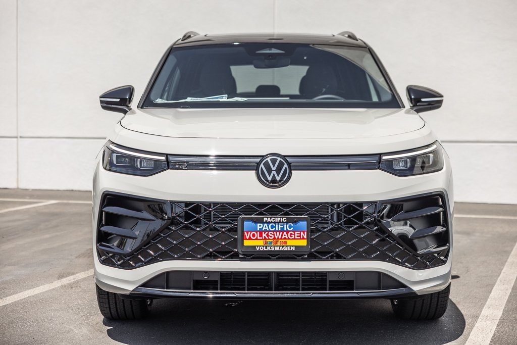 2026 Volkswagen Tiguan SE R-LINE BLACK's photo