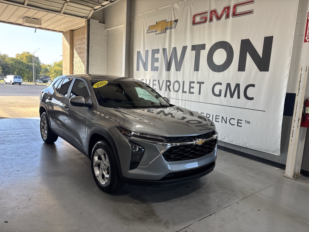 used 2025 Chevrolet Trax car, priced at $22,797