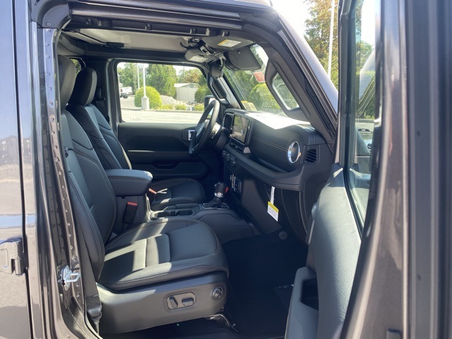 new 2025 Jeep Gladiator car, priced at $41,063