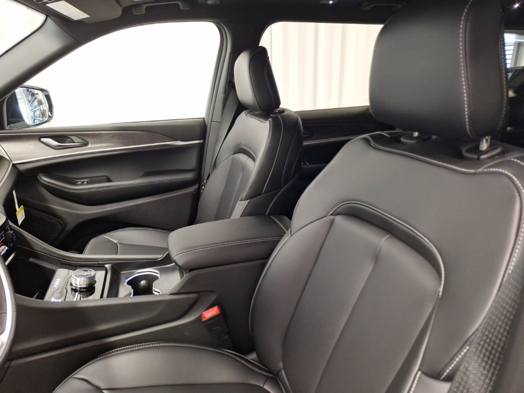 new 2025 Jeep Grand Cherokee L car, priced at $52,735