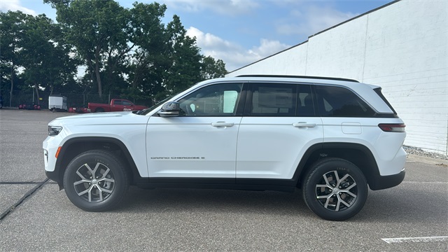 new 2025 Jeep Grand Cherokee car, priced at $44,494