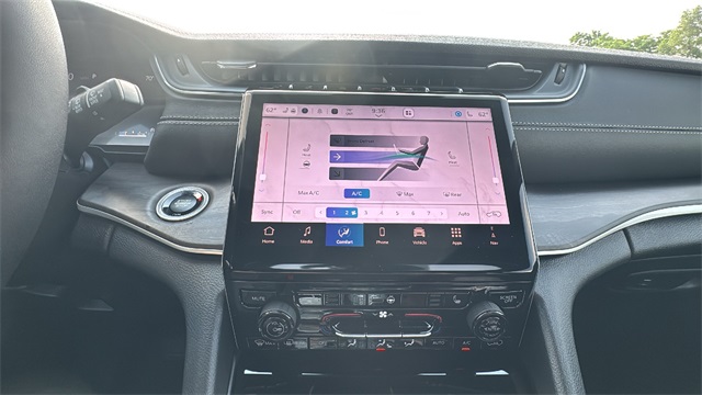 new 2025 Jeep Grand Cherokee car, priced at $44,494