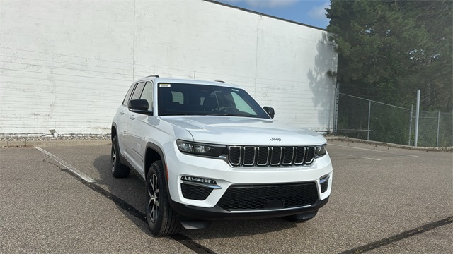 new 2025 Jeep Grand Cherokee car, priced at $44,494