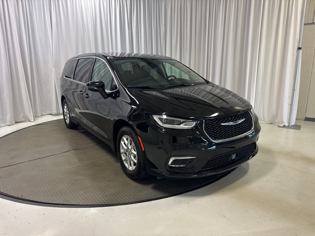 used 2024 Chrysler Pacifica car, priced at $32,372