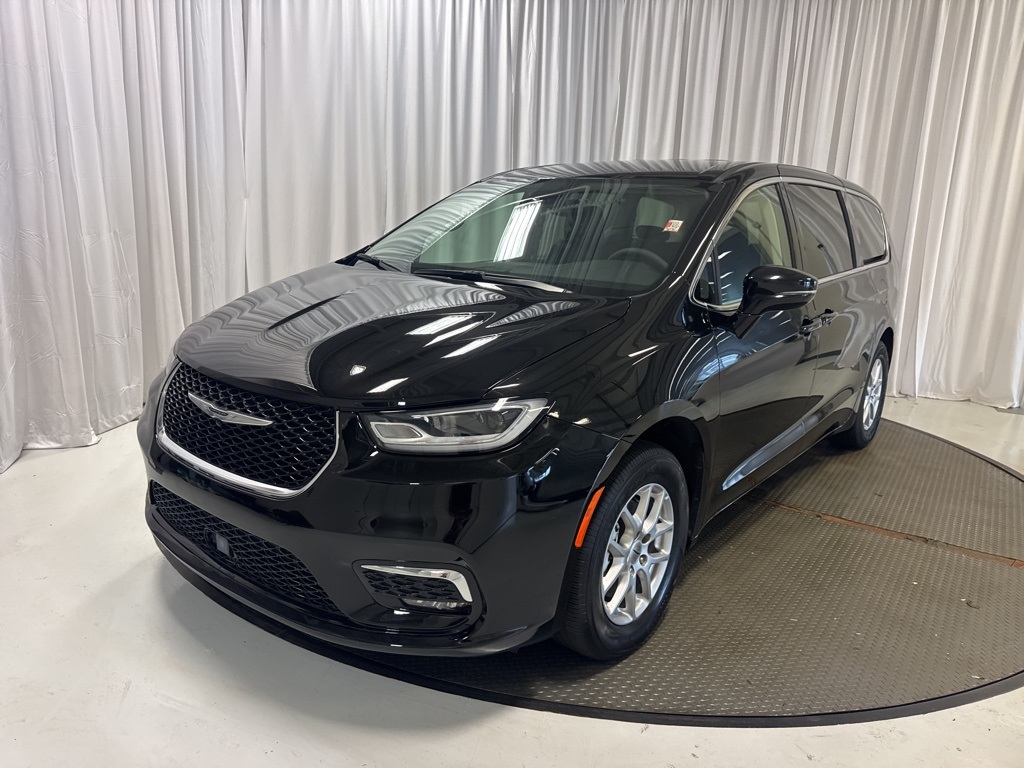 used 2024 Chrysler Pacifica car, priced at $32,372