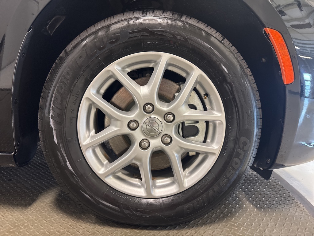 used 2024 Chrysler Pacifica car, priced at $32,372