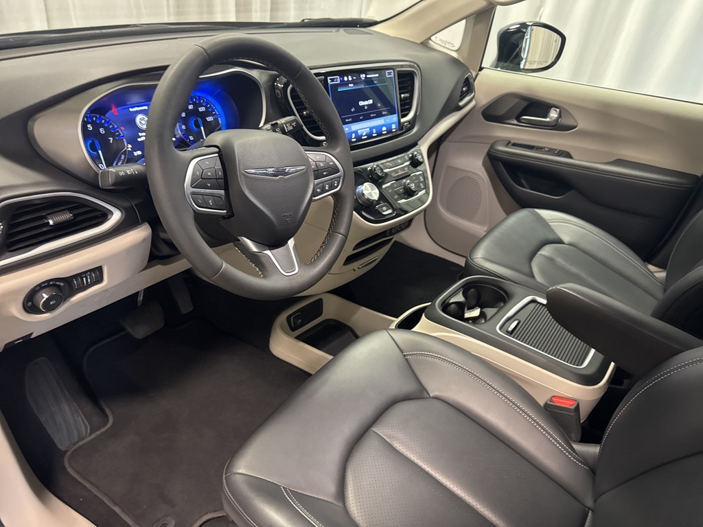 used 2024 Chrysler Pacifica car, priced at $32,372