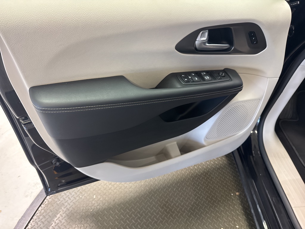 used 2024 Chrysler Pacifica car, priced at $32,372