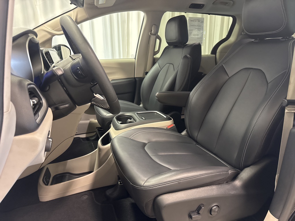 used 2024 Chrysler Pacifica car, priced at $32,372