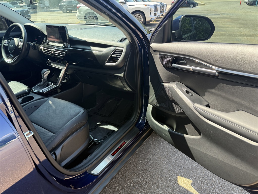 used 2023 Kia Seltos car, priced at $23,450