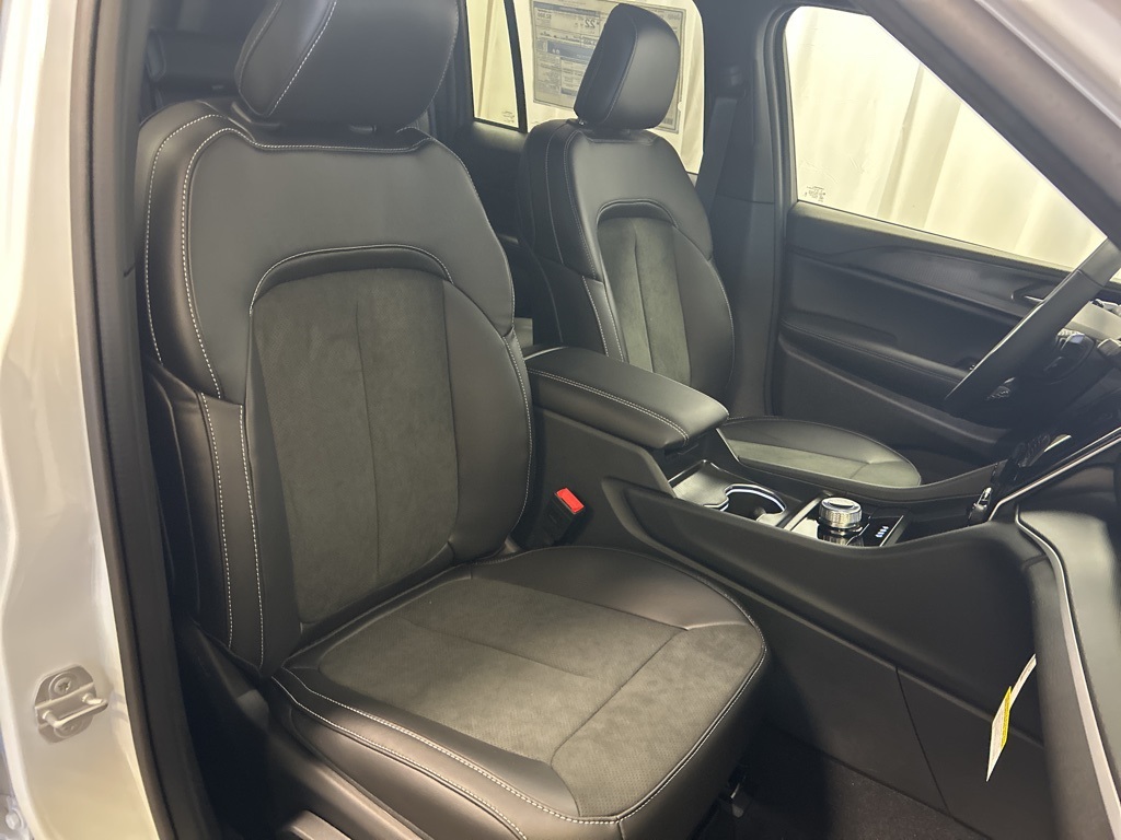 new 2025 Jeep Grand Cherokee car, priced at $46,525