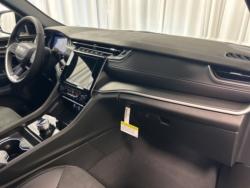 new 2025 Jeep Grand Cherokee car, priced at $46,525