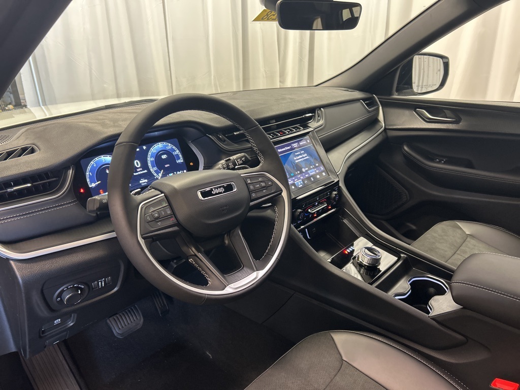 new 2025 Jeep Grand Cherokee car, priced at $46,525