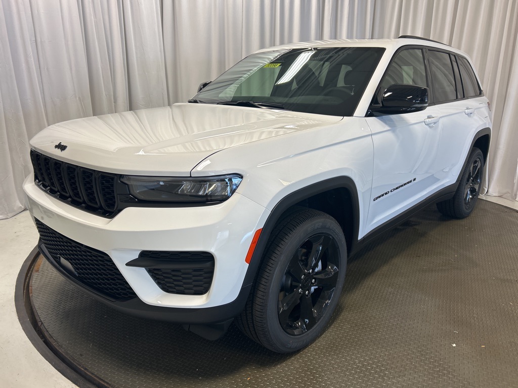new 2025 Jeep Grand Cherokee car, priced at $46,525
