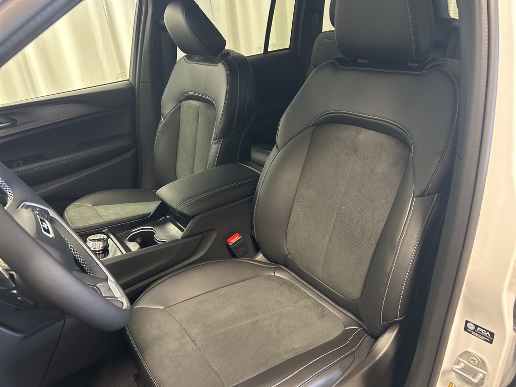 new 2025 Jeep Grand Cherokee car, priced at $46,525