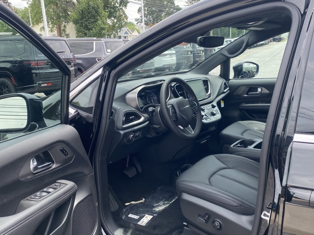 new 2025 Chrysler Pacifica car, priced at $40,856
