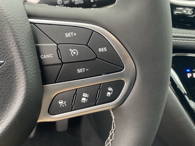 new 2025 Chrysler Pacifica car, priced at $40,856