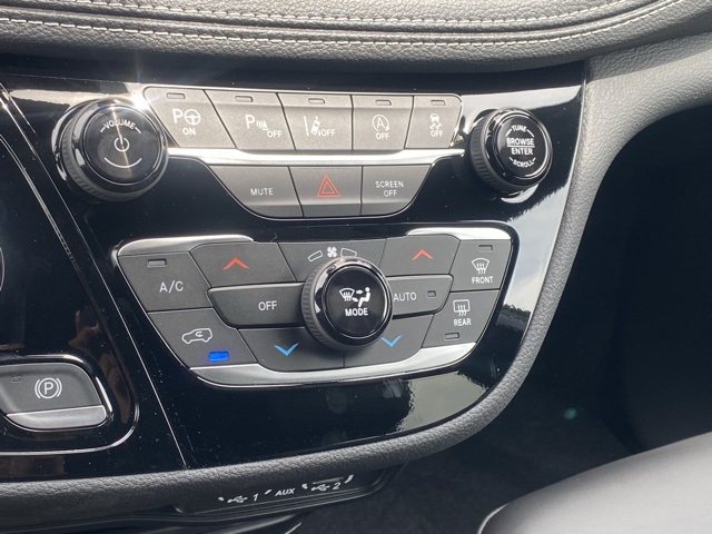 new 2025 Chrysler Pacifica car, priced at $40,856
