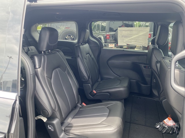 new 2025 Chrysler Pacifica car, priced at $40,856