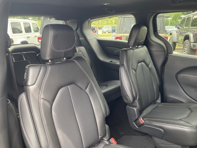 new 2025 Chrysler Pacifica car, priced at $40,856