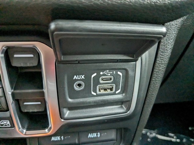 new 2025 Jeep Gladiator car, priced at $38,702