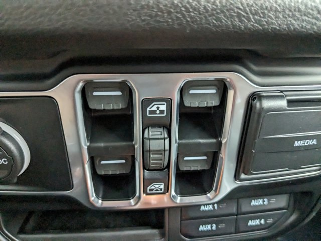new 2025 Jeep Gladiator car, priced at $38,702