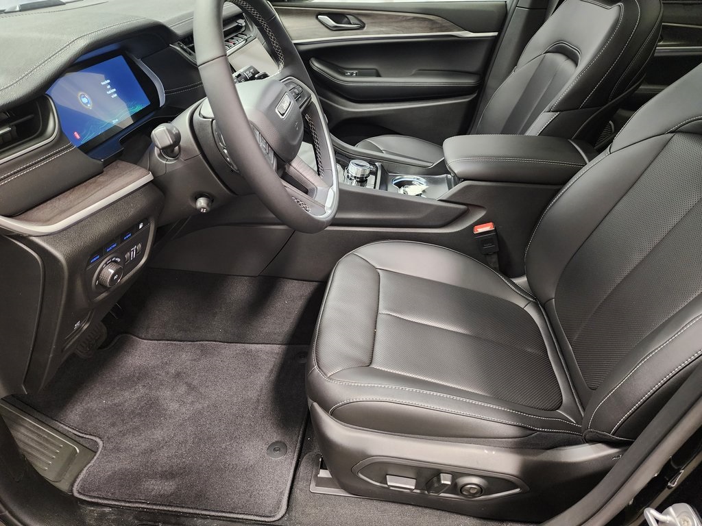 new 2025 Jeep Grand Cherokee car, priced at $56,499
