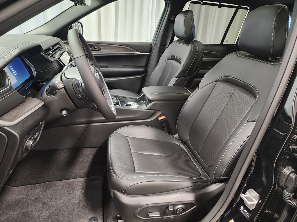 new 2025 Jeep Grand Cherokee car, priced at $56,499