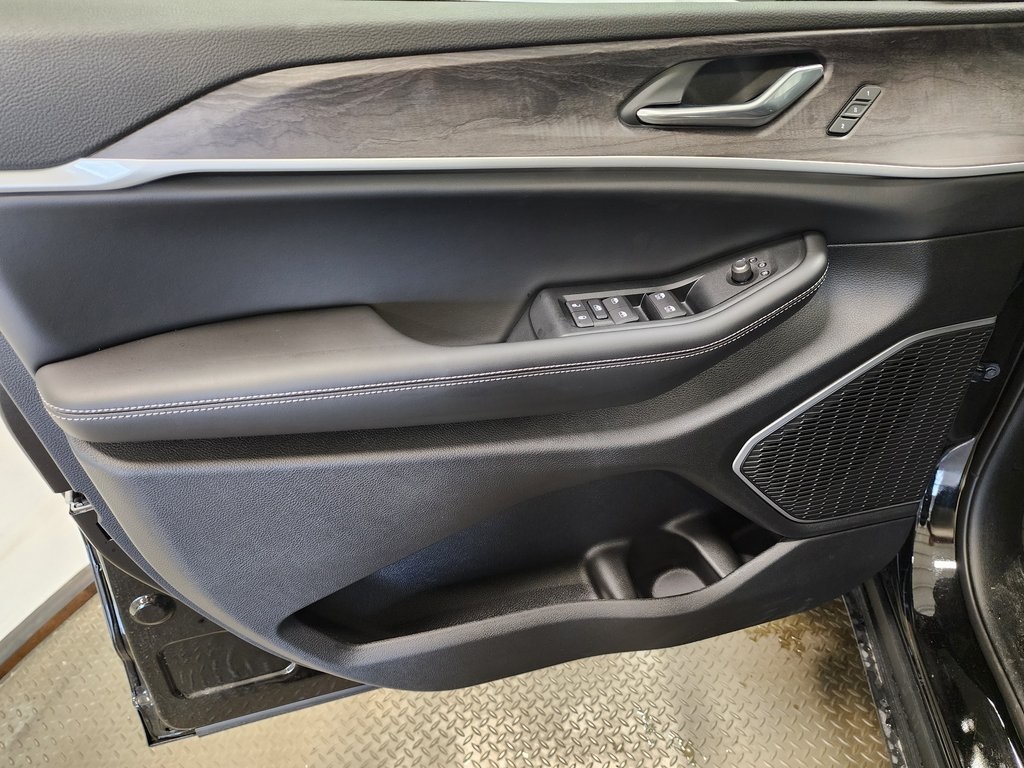 new 2025 Jeep Grand Cherokee car, priced at $56,499