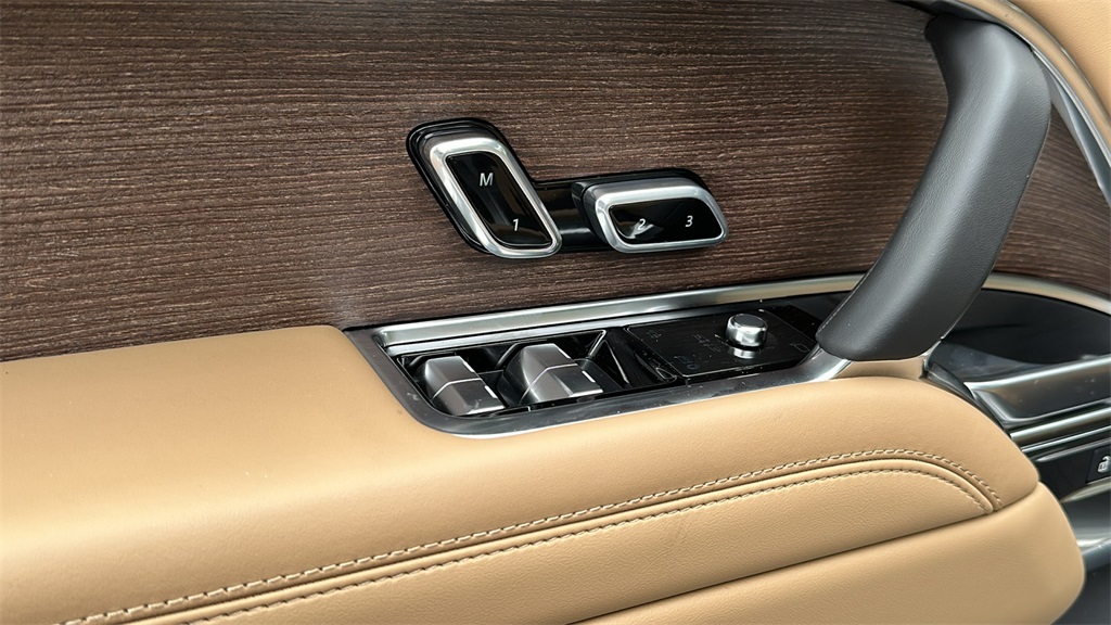 new 2025 Land Rover Range Rover Plug-In Hybrid car, priced at $126,880
