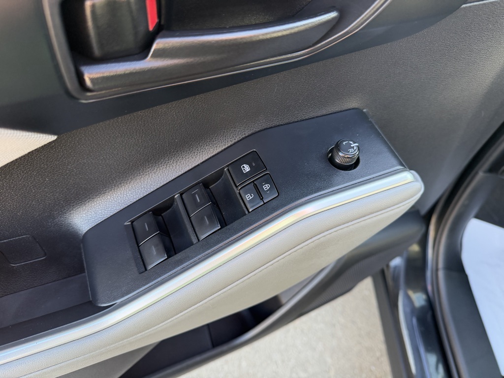 used 2022 Toyota Highlander car, priced at $31,903