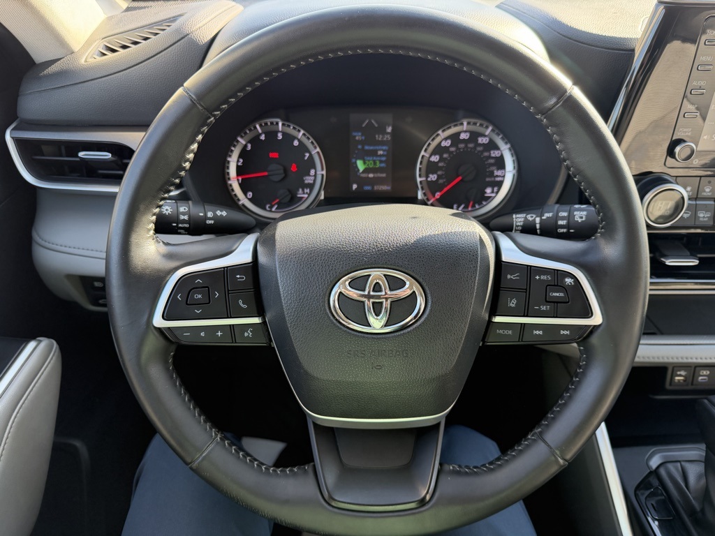 used 2022 Toyota Highlander car, priced at $31,903