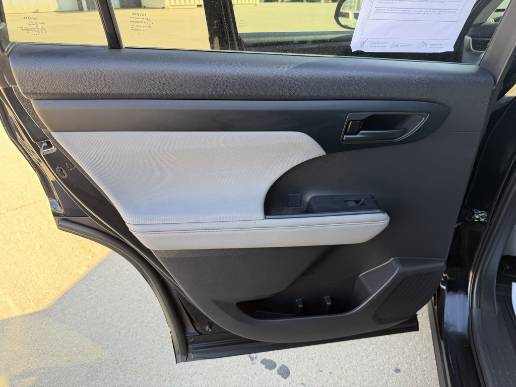 used 2022 Toyota Highlander car, priced at $31,903